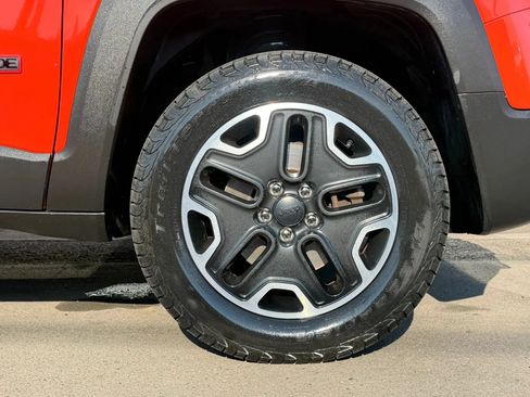 Used 2016 Jeep Renegade Trailhawk AWD/4WD image 19