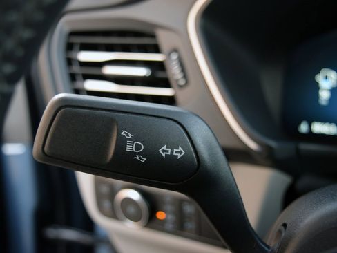 Used 2023 Ford Escape SE w/ PHEV Premium Package image 16