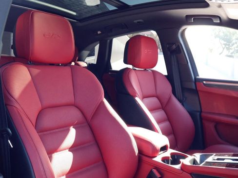 New 2026 Porsche Macan GTS image 24