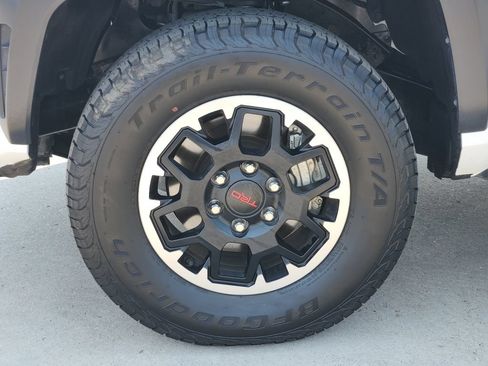 Used 2025 Toyota Tacoma TRD Off-Road AWD/4WD image 5
