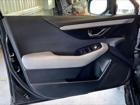 Used 2025 Subaru Outback Premium image 9