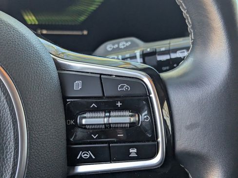 Used 2024 Kia Sorento S image 27