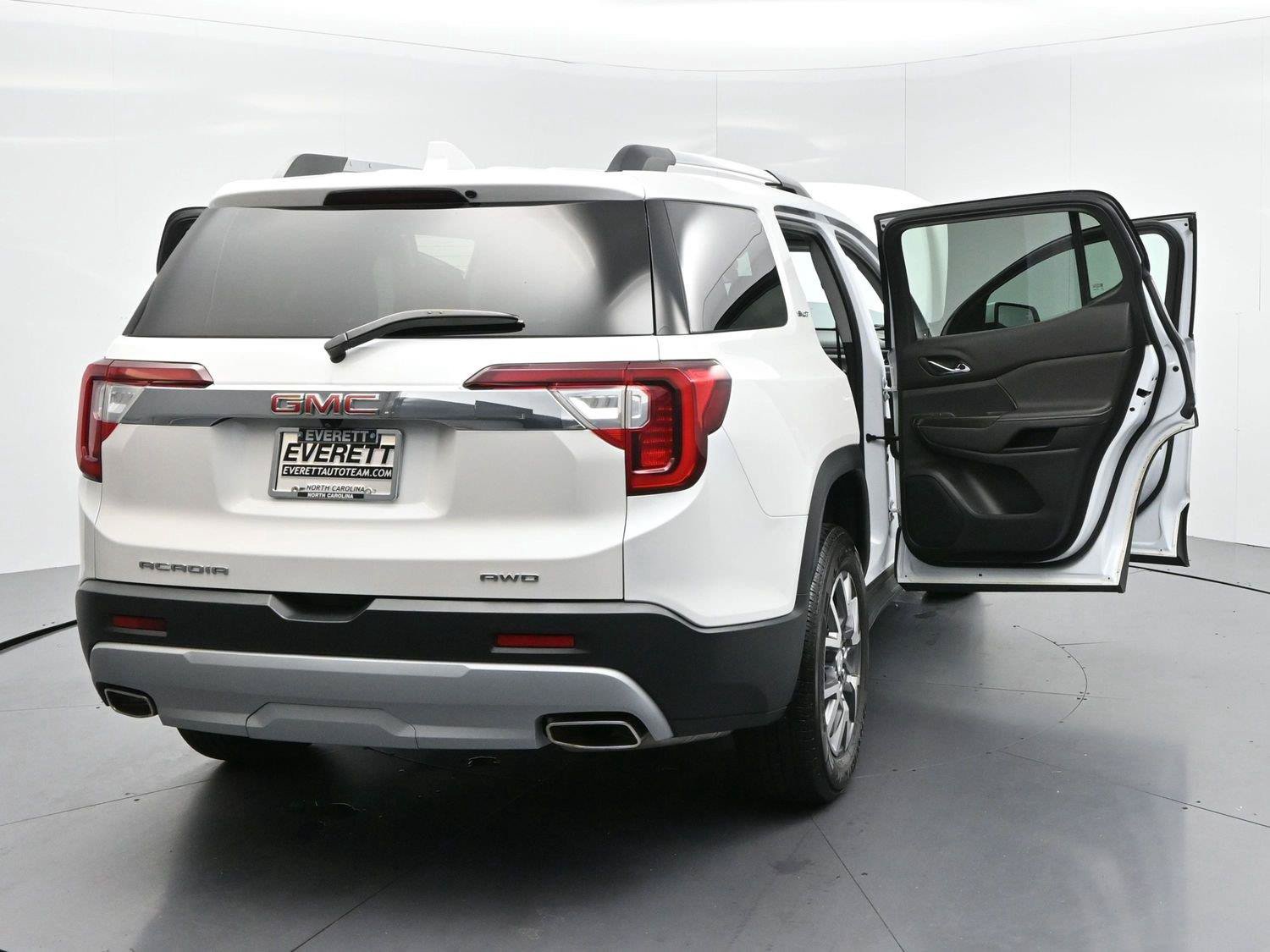 Used 2023 GMC Acadia SLT w/ LPO, Floor Liner Package AWD/4WD image 40