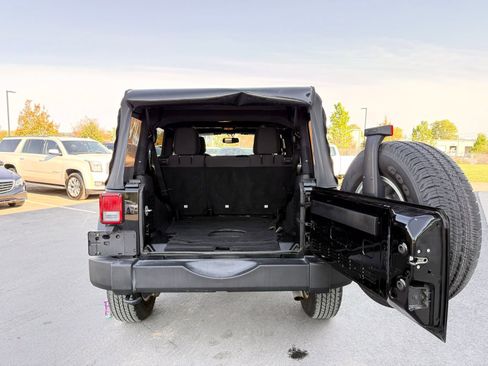 Used 2015 Jeep Wrangler Unlimited Sport w/ Quick Order Package 24S AWD/4WD image 40