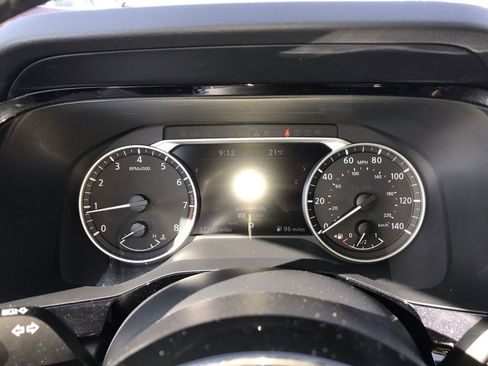Used 2023 Nissan Pathfinder SL AWD/4WD image 15