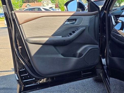 Used 2023 Nissan Rogue SV image 21