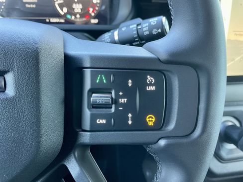 Used 2025 Land Rover Defender 110 X-Dynamic SE image 22