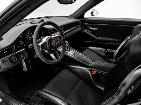 Used 2016 Porsche 911 GT3 RS RWD image 3