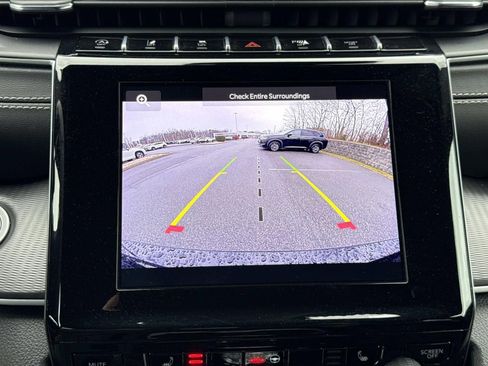 Used 2023 Jeep Grand Cherokee L Laredo image 10