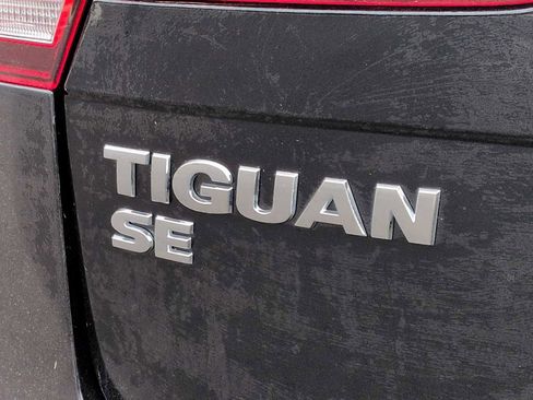 Used 2021 Volkswagen Tiguan SE AWD/4WD image 12