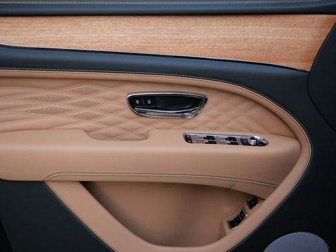 New 2025 Bentley Bentayga Extended Wheelbase image 15