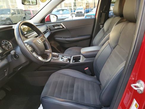 Used 2024 Mitsubishi Outlander SE image 19