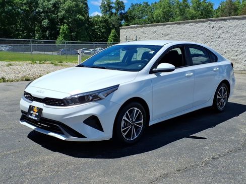 Used 2023 Kia Forte LXS FWD image 3