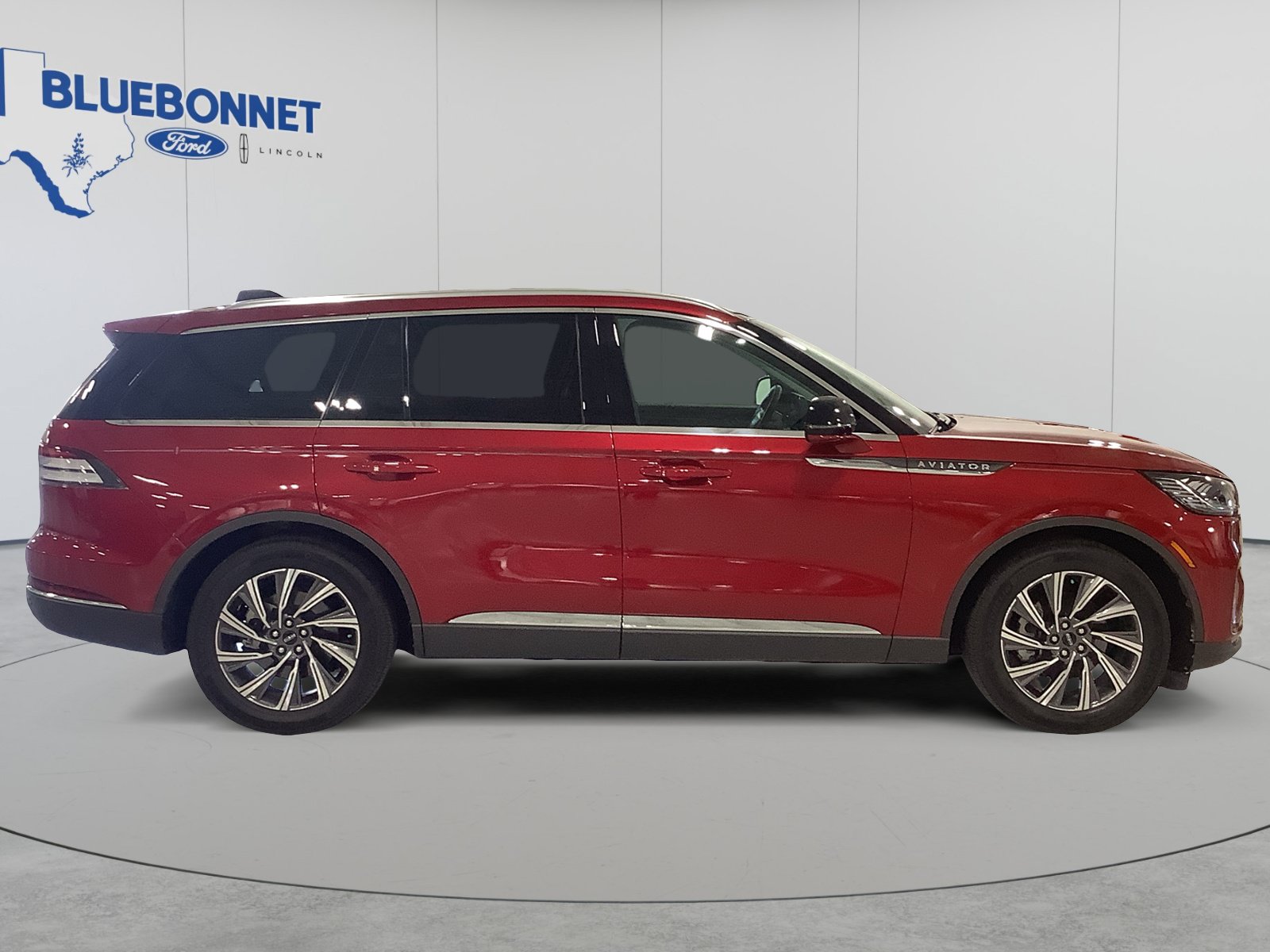Certified 2025 Lincoln Aviator 2WD image 4