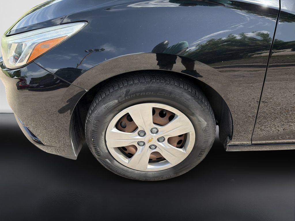 Used 2018 Chevrolet Cruze LS FWD image 9