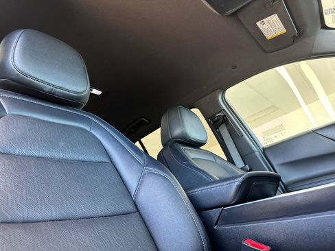 Used 2025 Chevrolet Equinox LT w/ Convenience Package II FWD image 18