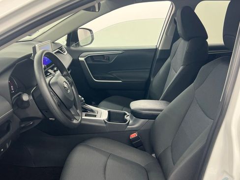 Used 2025 Toyota RAV4 LE image 8