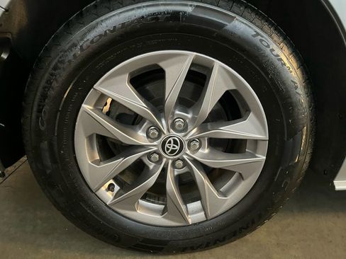 Used 2022 Toyota Sienna LE image 29