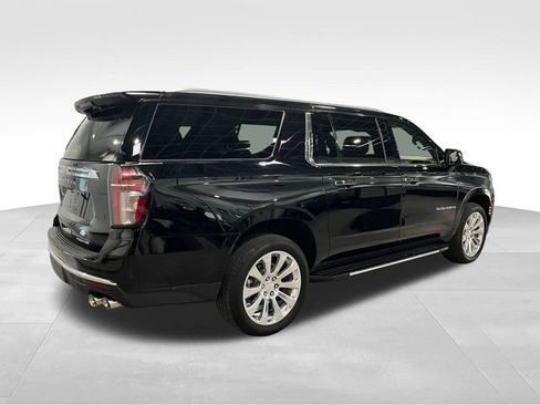 Used 2024 Chevrolet Suburban Premier w/ Premium Package AWD/4WD image 7