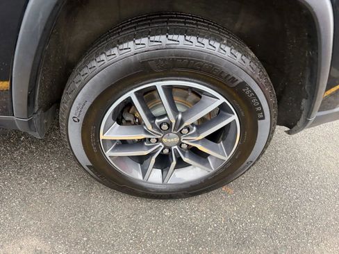 Used 2018 Jeep Grand Cherokee Limited w/ Trailer Tow Group IV image 9