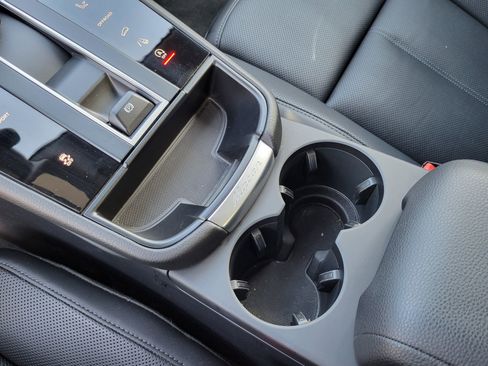 Used 2025 Porsche Macan image 23