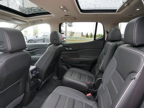 Used 2023 GMC Acadia Denali w/ Denali Ultimate Package AWD/4WD image 10