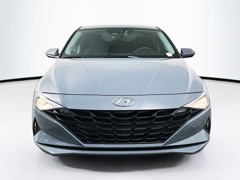 Used 2023 Hyundai Elantra SEL image 2