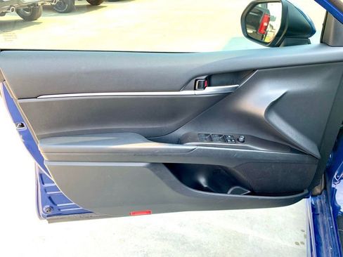 Used 2023 Toyota Camry SE image 10