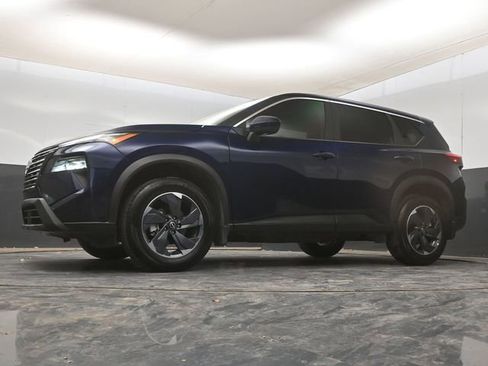 Certified 2025 Nissan Rogue SV image 16