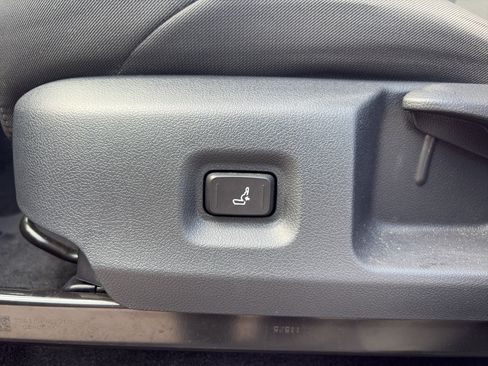 Certified 2025 Toyota Tacoma SR5 AWD/4WD image 20
