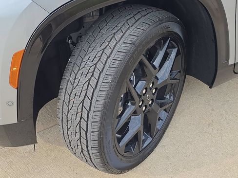 New 2026 Chevrolet Traverse RS w/ LPO, Floor Liner Package AWD/4WD image 33