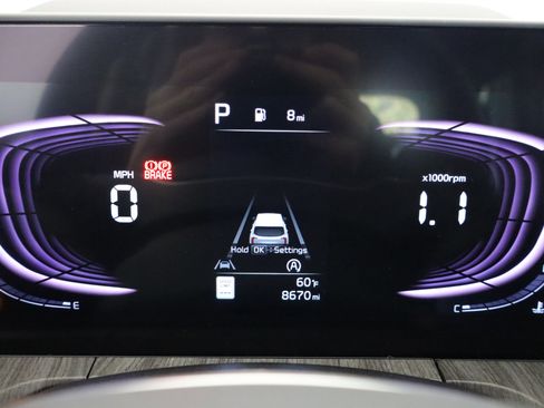 Used 2025 Kia Telluride EX w/ EX Captain's Chair Package image 18