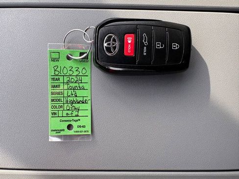 Used 2024 Toyota Highlander Limited image 31