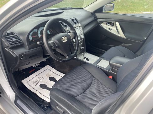 Used 2011 Toyota Camry image 10