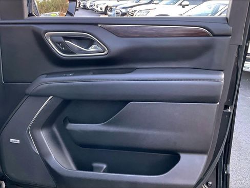 Used 2023 Chevrolet Suburban LT image 23