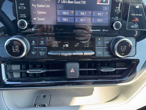 Used 2022 Toyota Highlander LE image 28