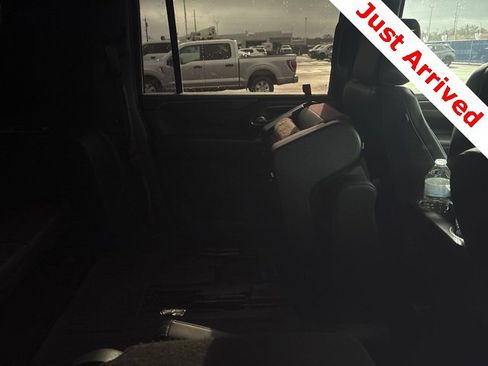 Used 2022 Chevrolet Suburban LT w/ Luxury Package image 9