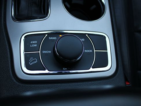 Used 2021 Jeep Grand Cherokee Limited w/ Luxury Group II image 16