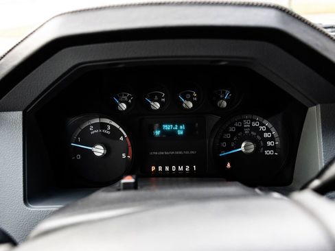 Used 2016 Ford F450 XLT w/ XLT Interior Package image 5