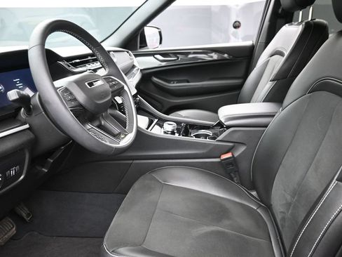 Used 2023 Jeep Grand Cherokee Altitude AWD/4WD image 16