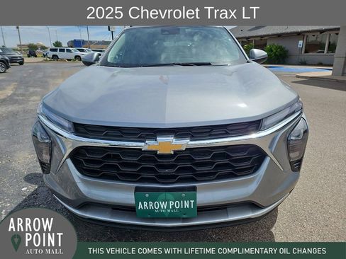 Used 2025 Chevrolet Trax LT FWD image 3