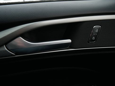 Used 2020 Ford Fusion SE image 28