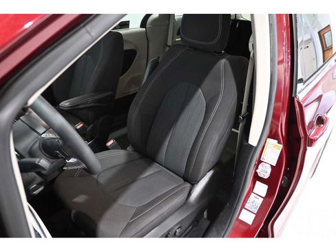 Used 2023 Chrysler Voyager LX FWD image 14