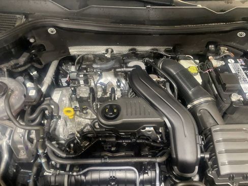 Used 2022 Volkswagen Taos SE image 35