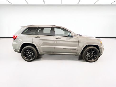 Used 2020 Jeep Grand Cherokee Altitude AWD/4WD image 24