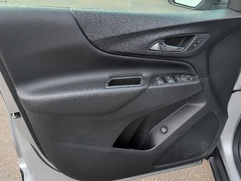 Used 2020 Chevrolet Equinox LT w/ Driver Convenience Package FWD image 17