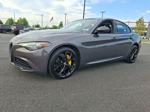 Used 2019 Alfa Romeo Giulia AWD w/ Nero Edizione image 3