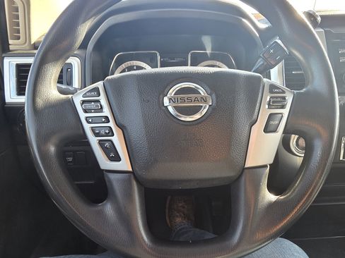 Used 2018 Nissan Titan SV image 22