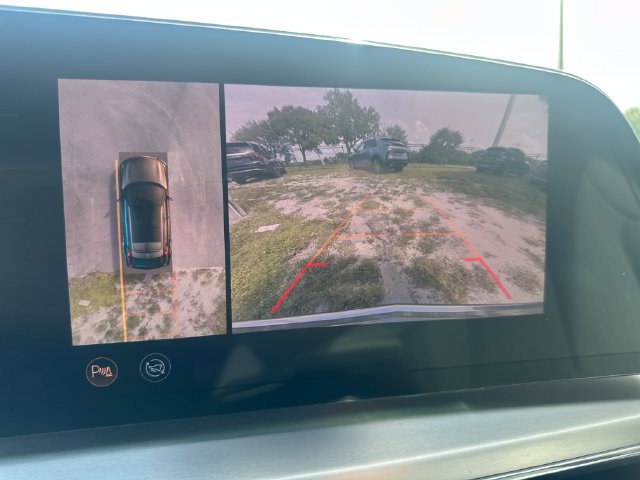 Used 2023 Cadillac Lyriq 2WD image 21