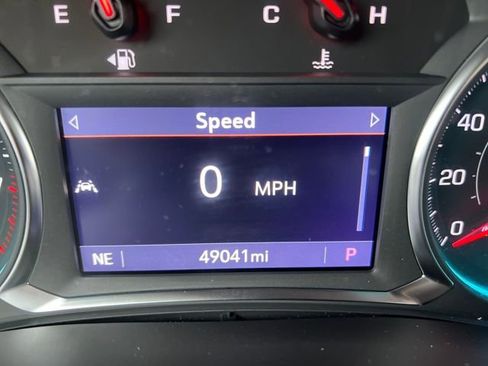 Used 2022 Chevrolet Traverse LT image 25